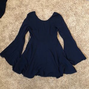 Dark blue thin dress.